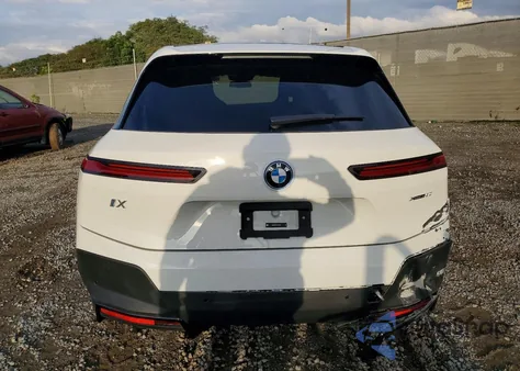 2025 BMW Ix xDrive50 z USA, uszkodzony, nr VIN WB523CF05SCT69569